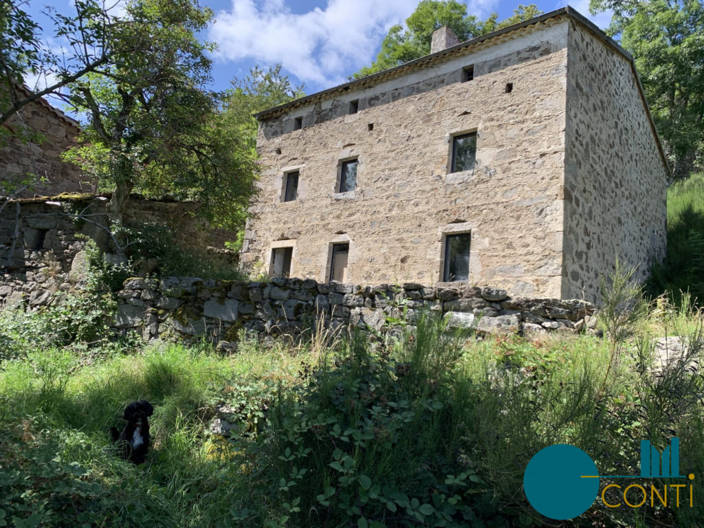 Maison en pierres au coeur de la forêt sur les hauteurs de Vanosc - Vanosc