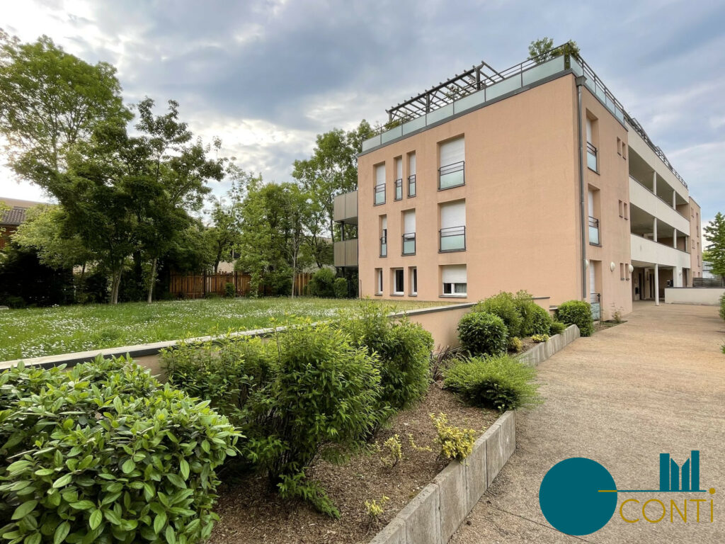 T3 avec balcon et garage. Dans petit immeuble récent