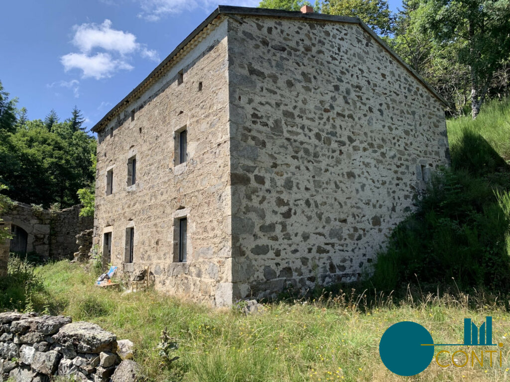Maison en pierres au coeur de la forêt sur les hauteurs de Vanosc - Vanosc