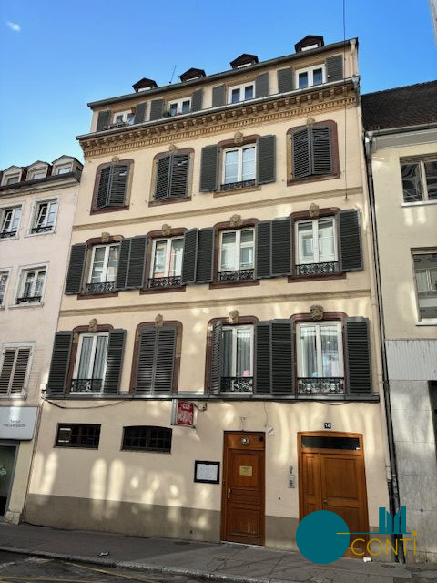 Emplacement de choix pour ce F3 situé dans un immeuble typique du centre-ville de Strasbourg - Strasbourg